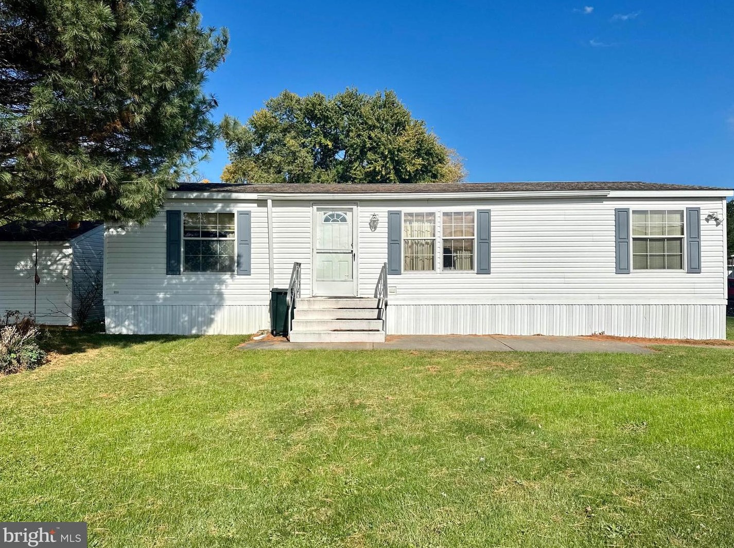 565 Holly Dr, Smithville, PA 17560
