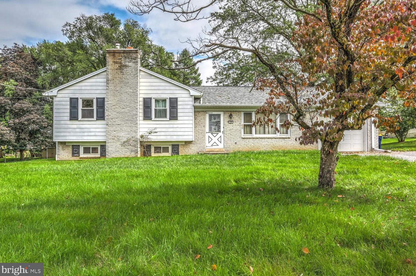 19 S Farmersville Rd, Bareville, PA 17540