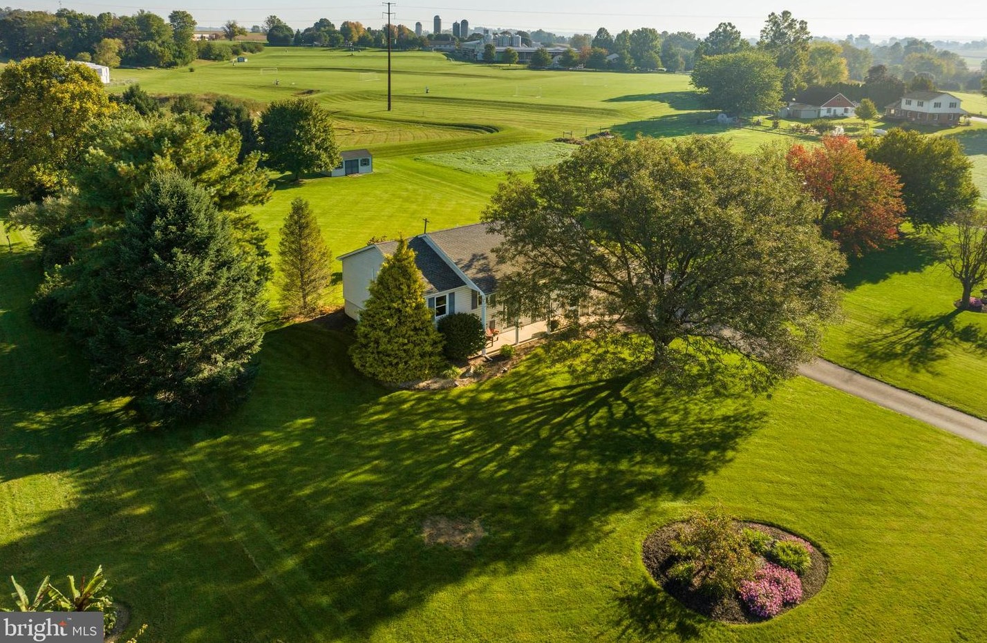 4041 E Newport Rd, Gordonville, PA 17529