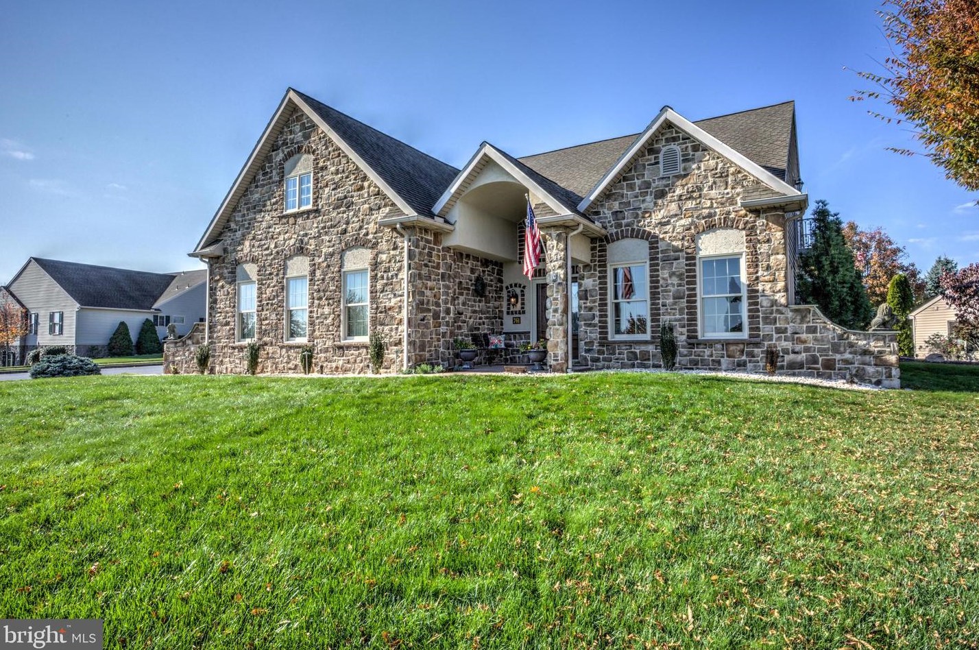 761 Heather Rdg, Old Line PA  17545-8552 exterior