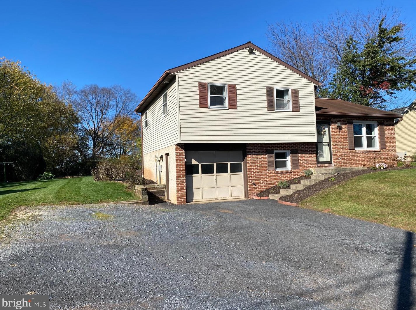 960 Sun Valley Rd, Schoeneck, PA 17578