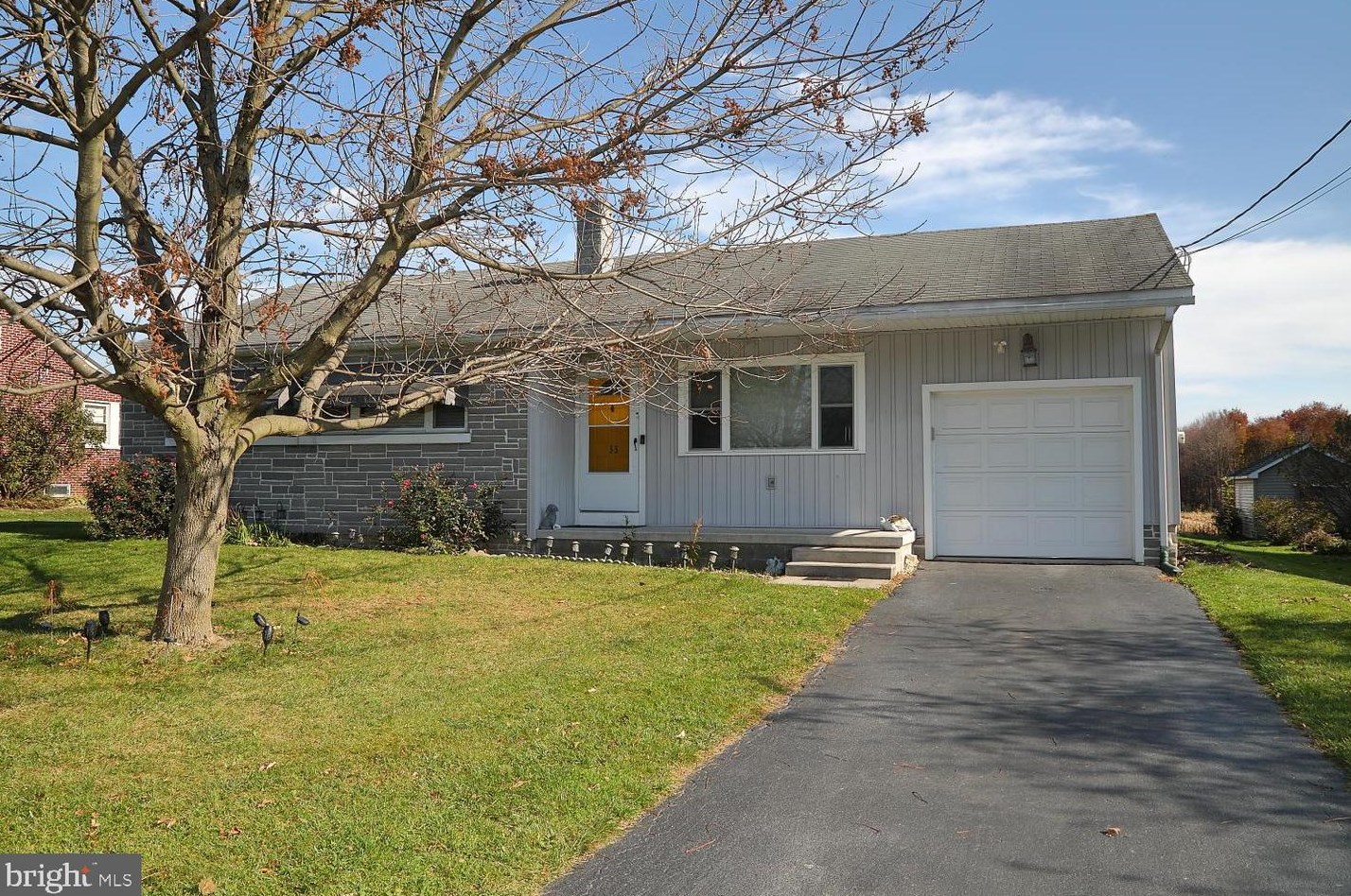 33 Linden St, Bareville, PA 17540