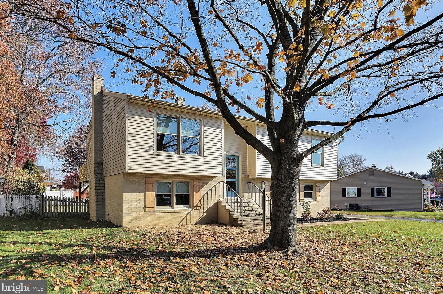 457 Ashford Dr, Lancaster, PA 17601