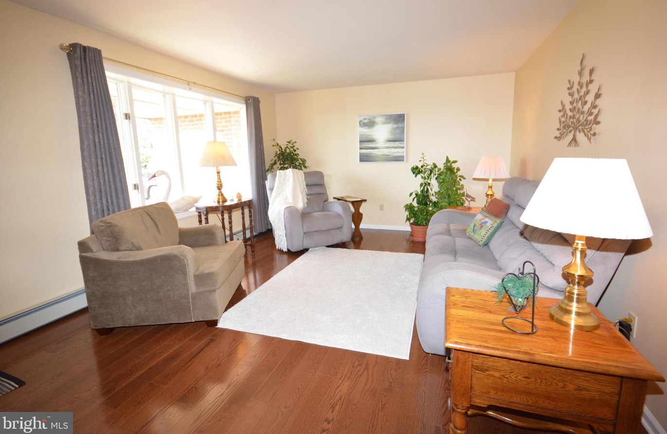 1048 Prospect Rd, Kinderhook, PA 17512