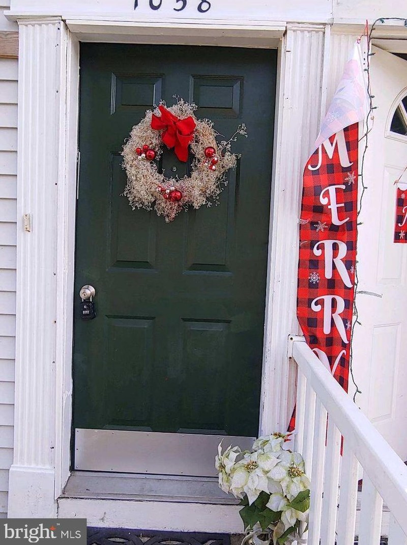 1058 Cloverton Dr, Kinderhook, PA 17512-9402