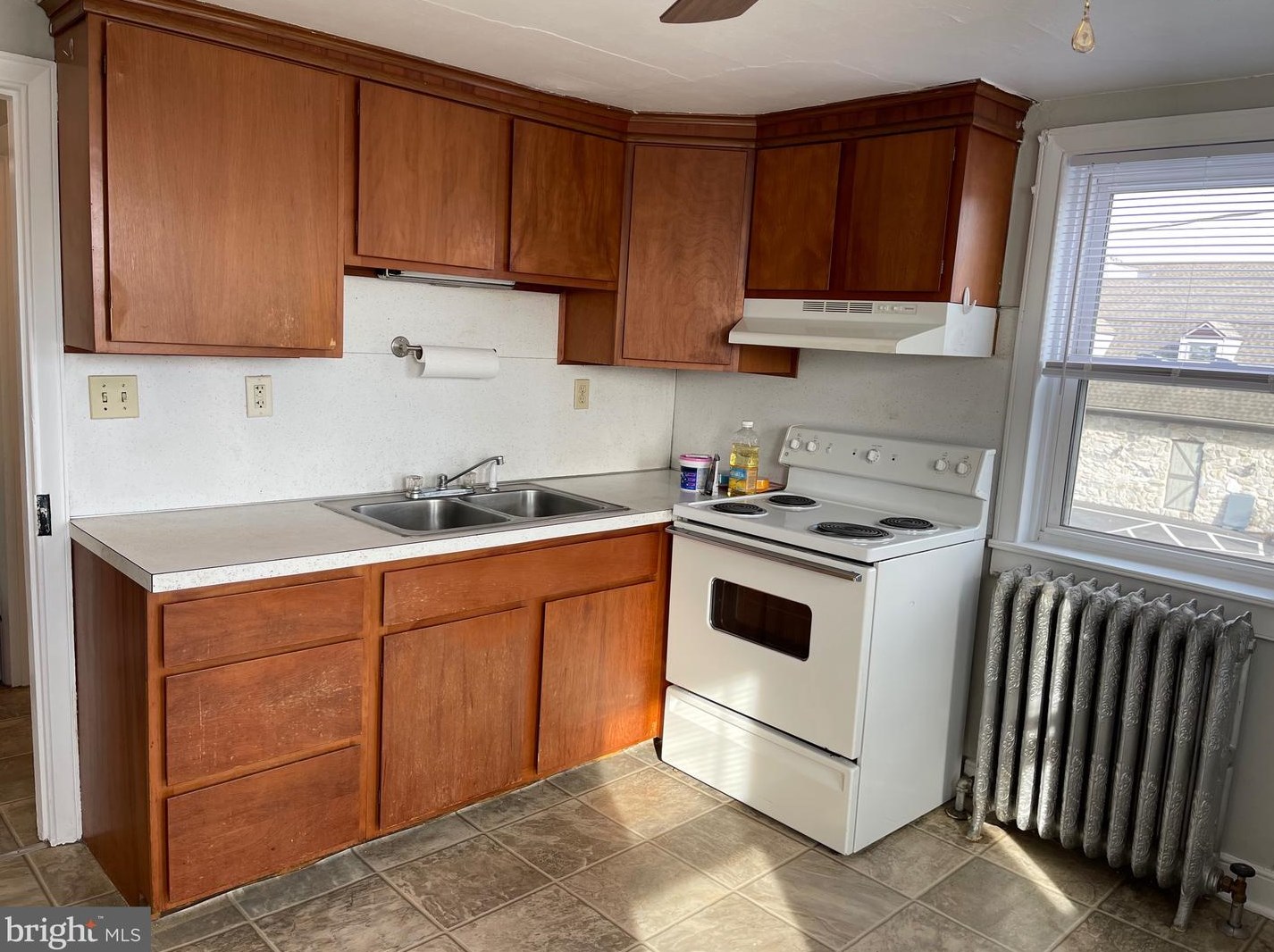 369 Main E #b, Bareville, PA 17540
