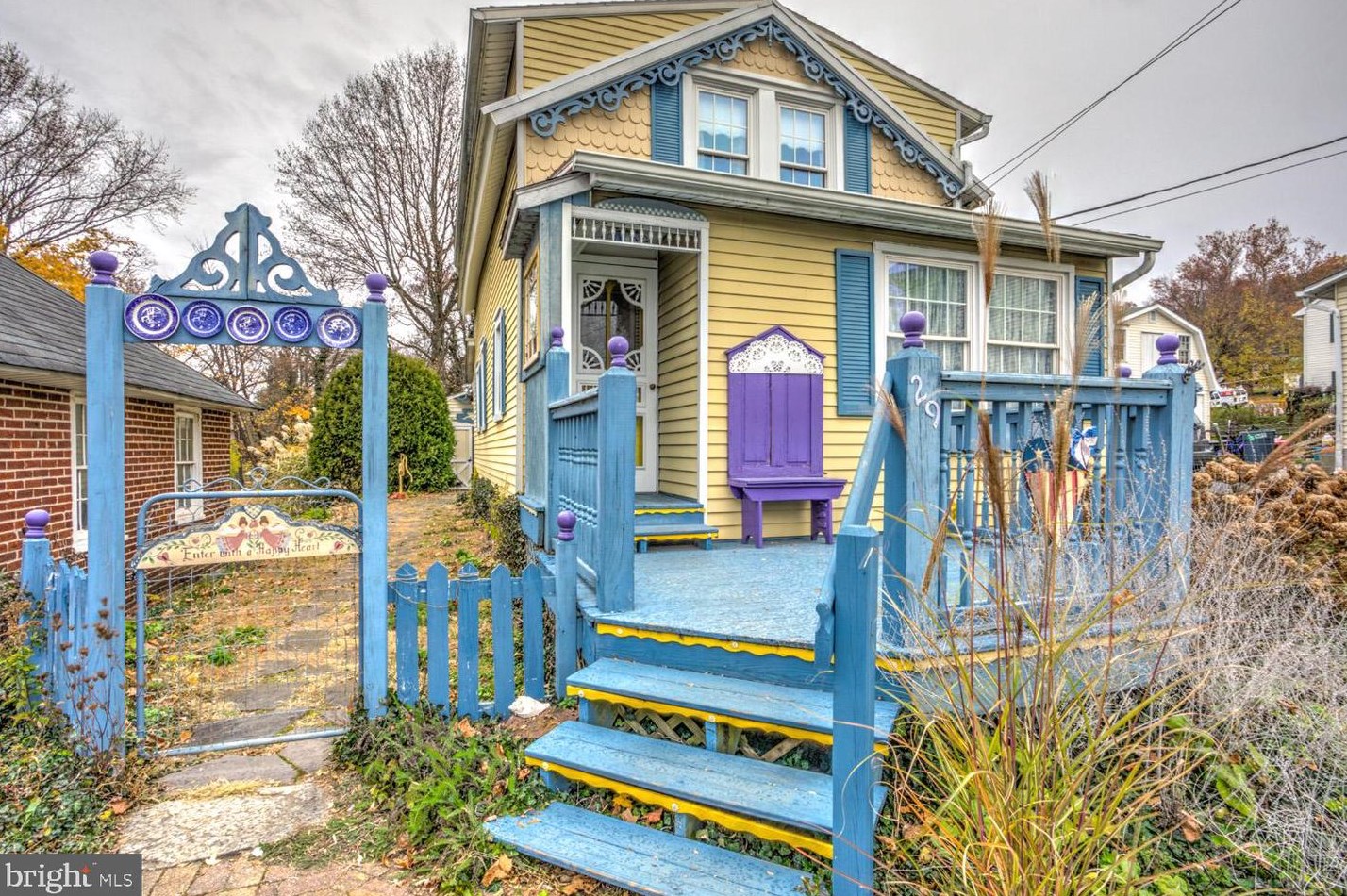29 Akron Rd, Ephrata, PA 17522