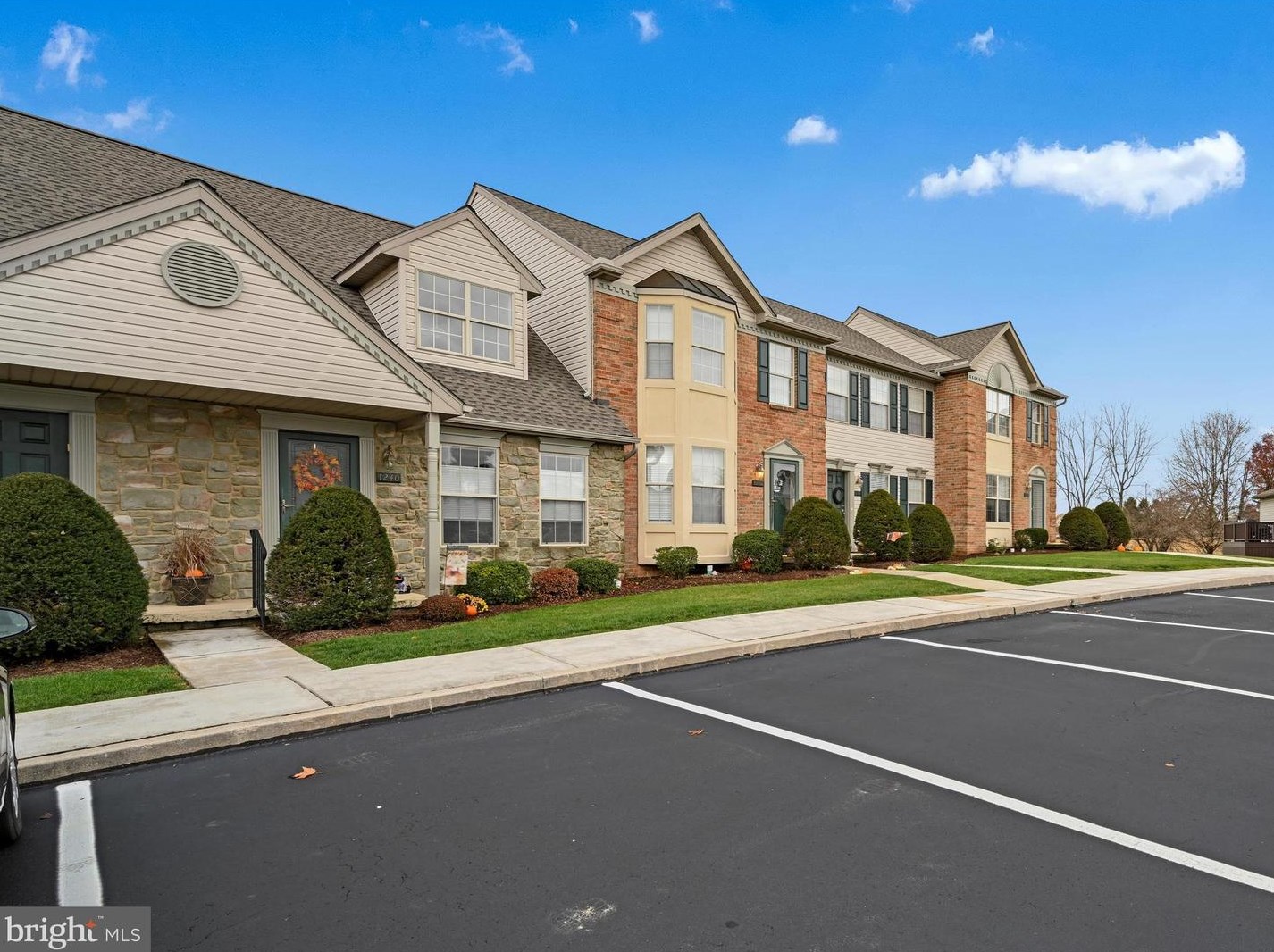 1240 Cobblestone Ln, Lancaster, PA 17601