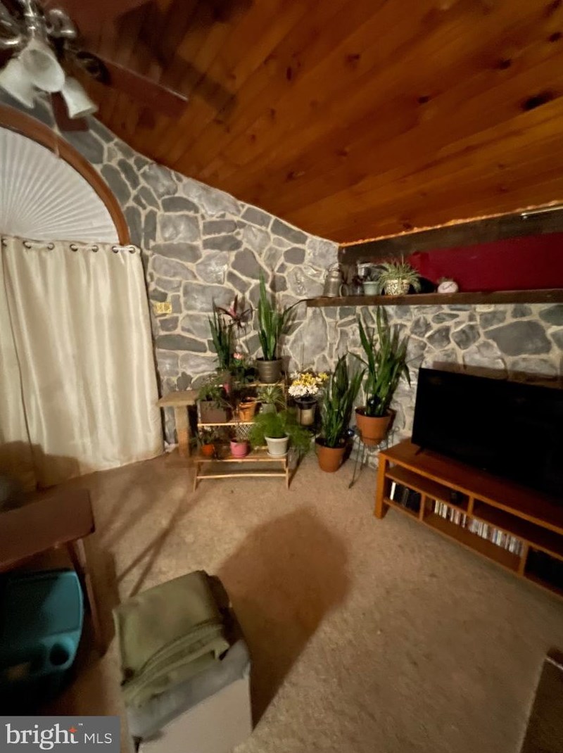 176 Maple St, Gordonville, PA 17529-9545