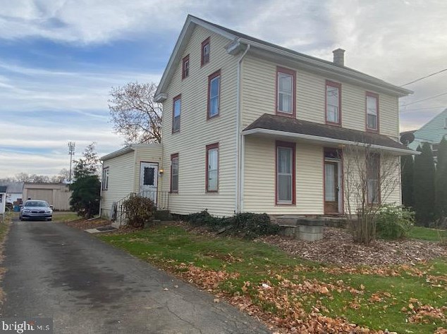 201 Maple St, Gordonville, PA 17529-9548