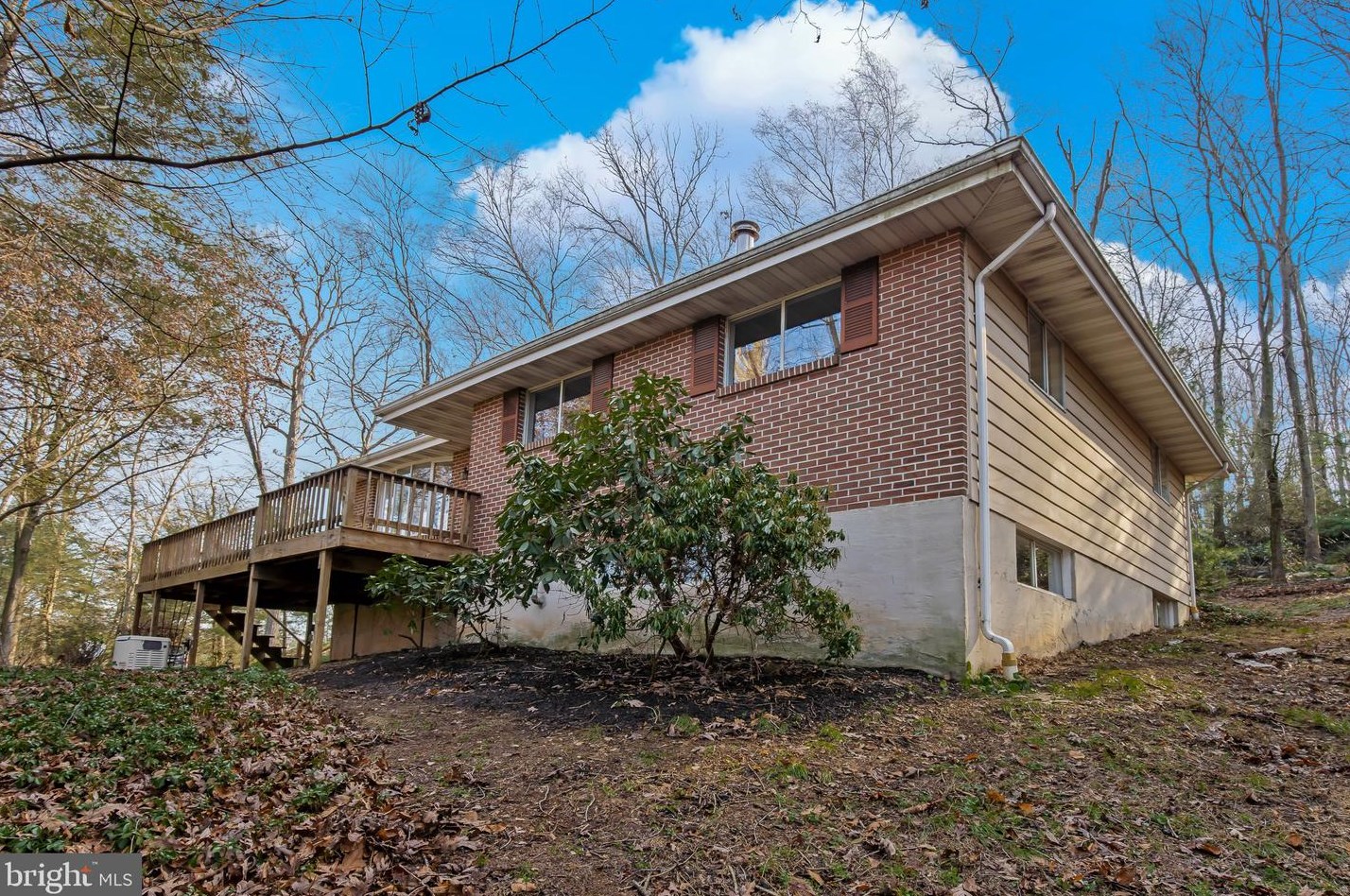 10 Schoolhouse Rd, Colerain, PA 17536