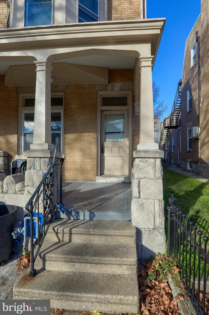 37 W James St, Lancaster, PA 17603