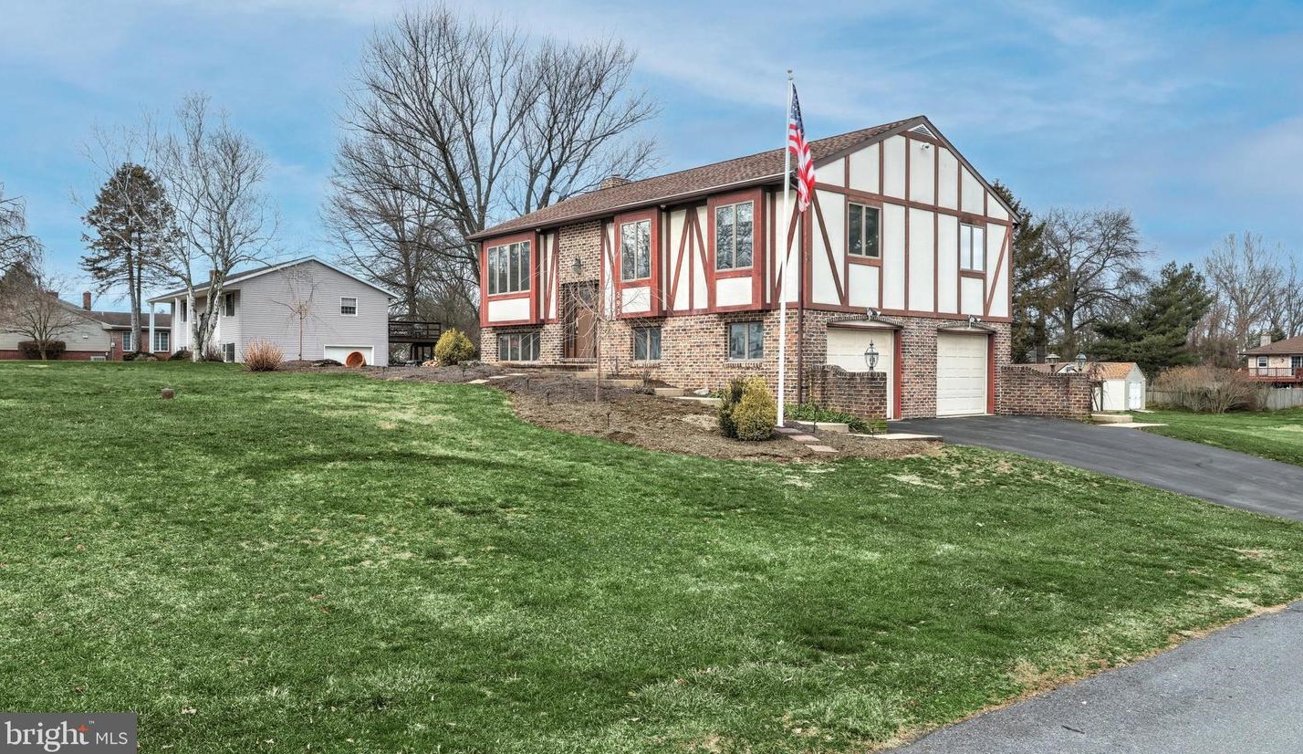 293 Shultz Rd, Lancaster, PA 17603-9565