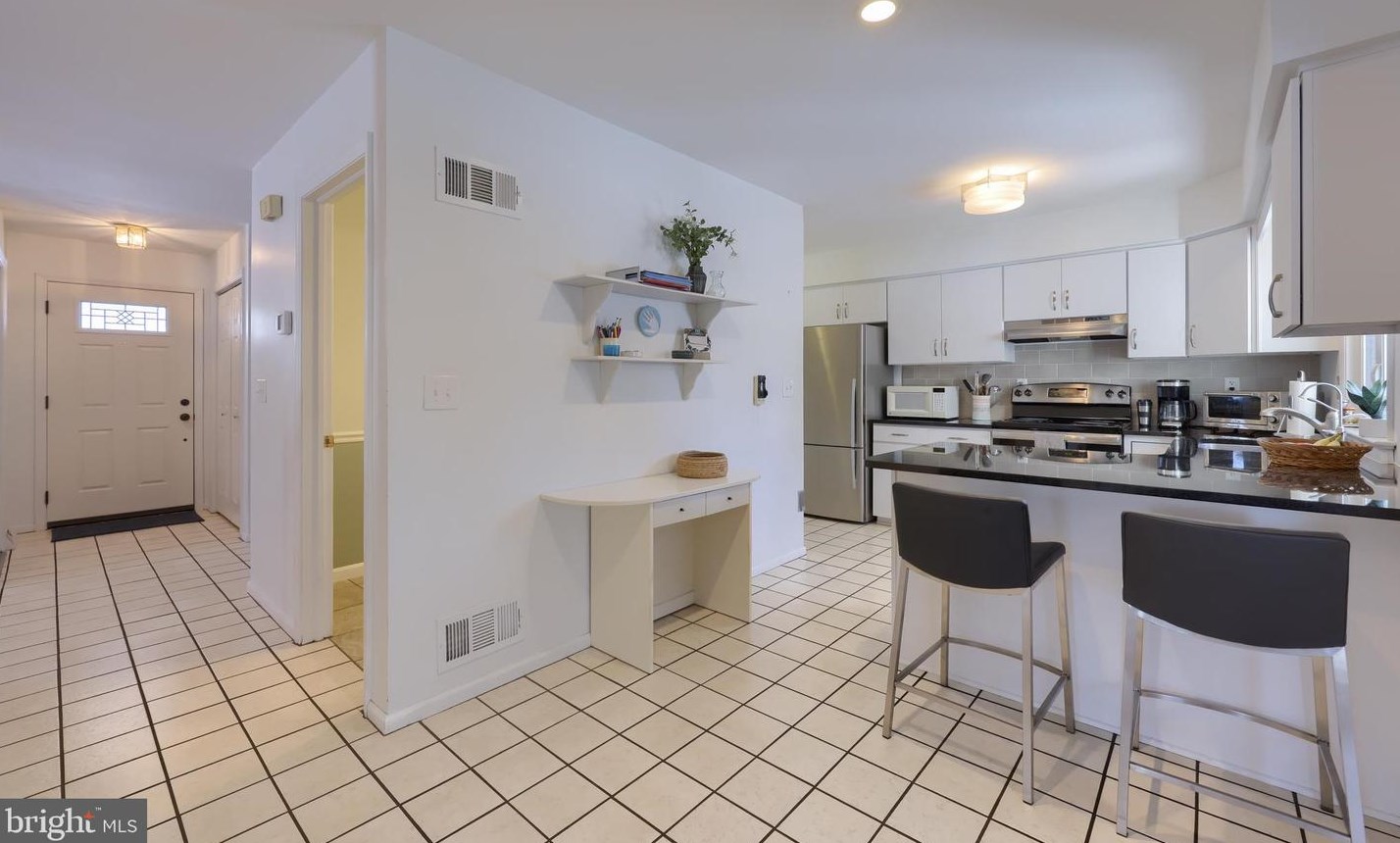 1517 Edinborough Cir, Landisville PA  17538-1364 exterior