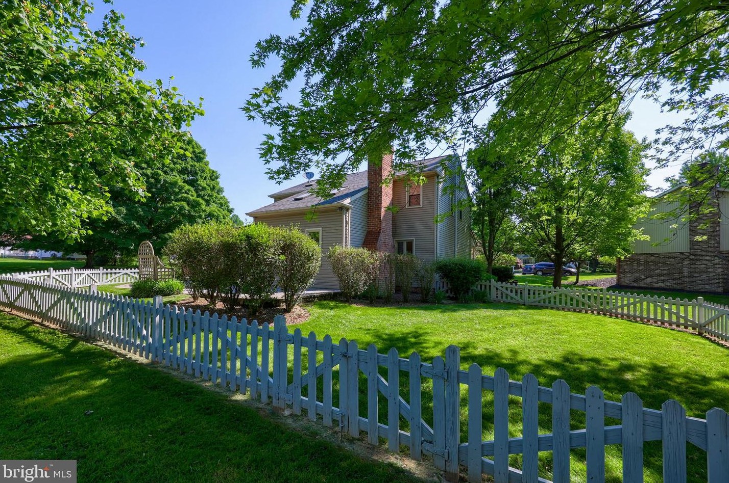 1517 Edinborough Cir, Landisville PA  17538-1364 exterior