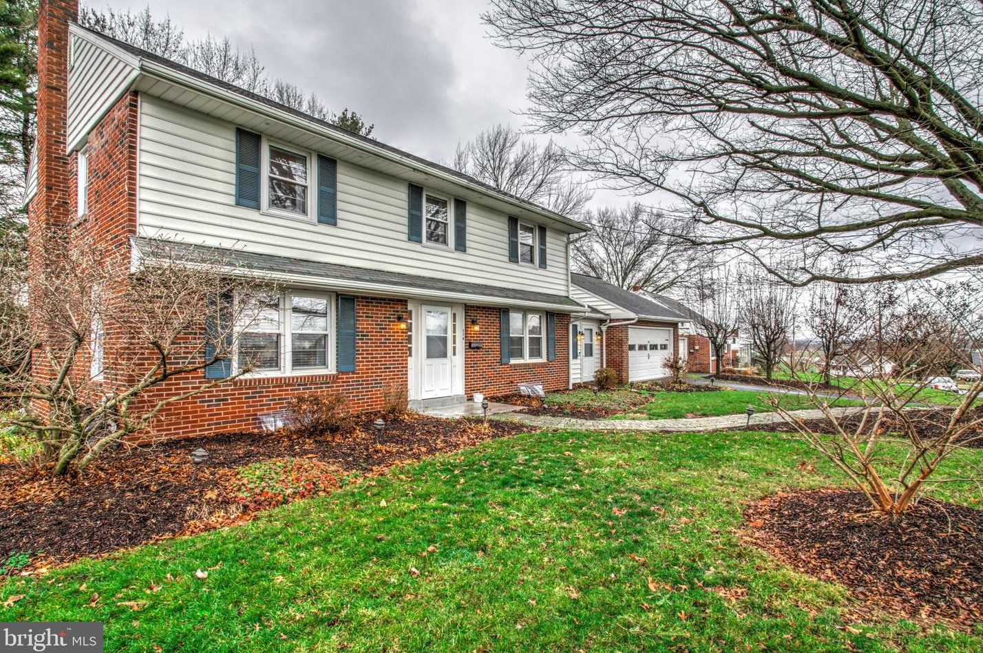 114 East End Ave, Akron, PA 17501