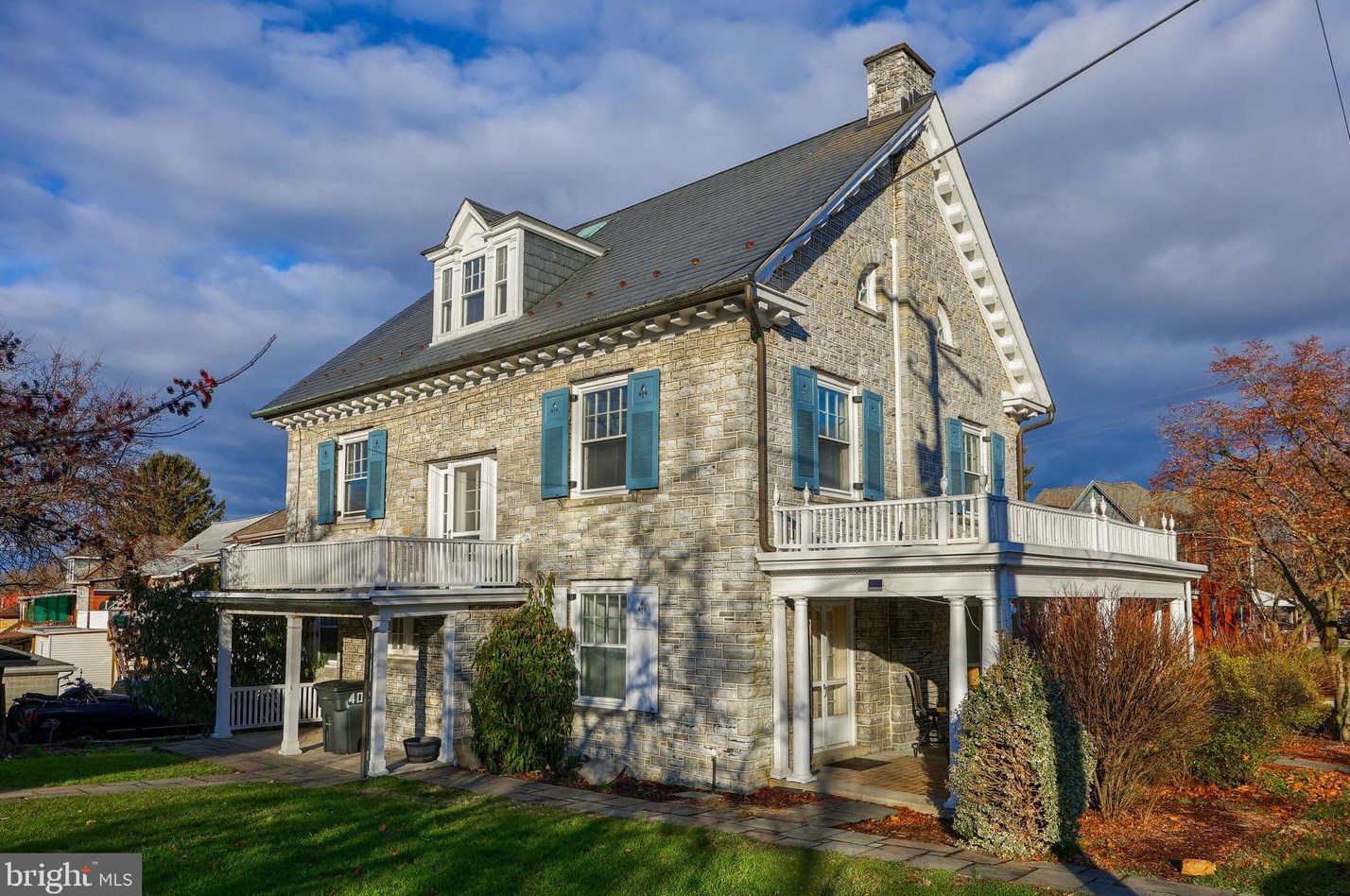 402 State St, Ephrata PA  17522-2102 exterior