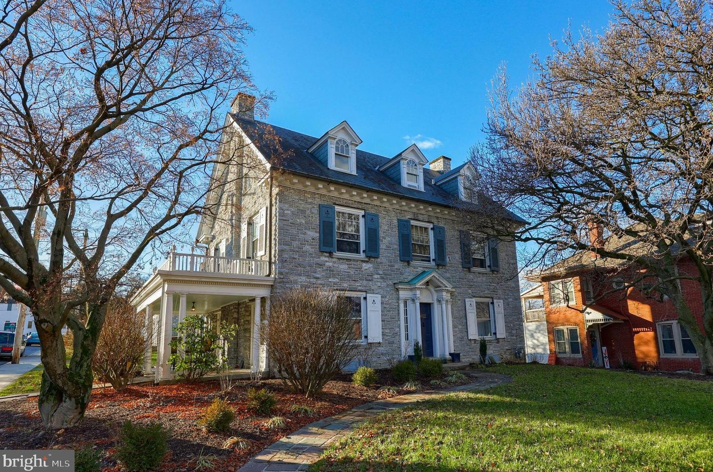 402 State St, Ephrata PA  17522-2102 exterior