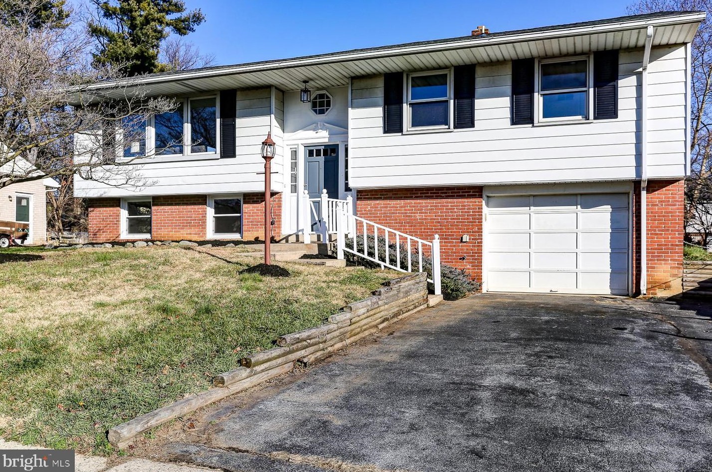 1727 Crooked Oak Dr, Lancaster, PA 17601