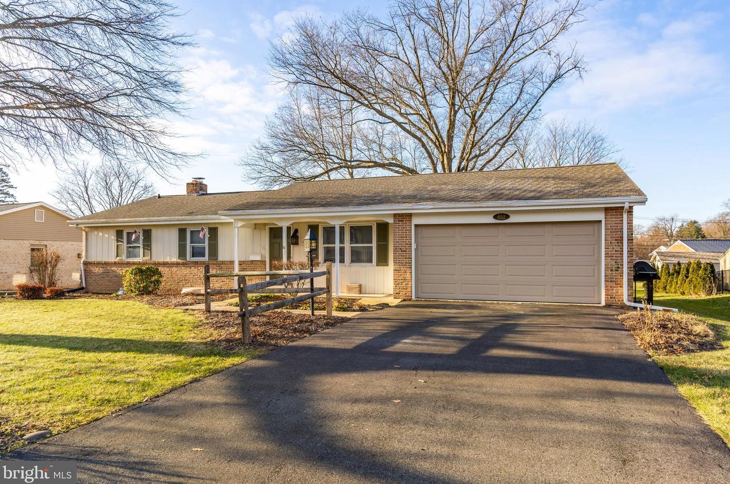 852 Fairview Ave, Ephrata, PA 17522-1633