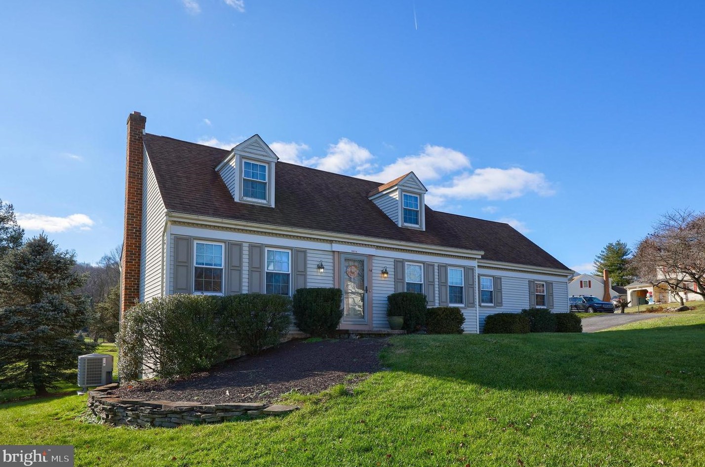 14 Eastbrooke Dr, Ephrata, PA 17522-9247