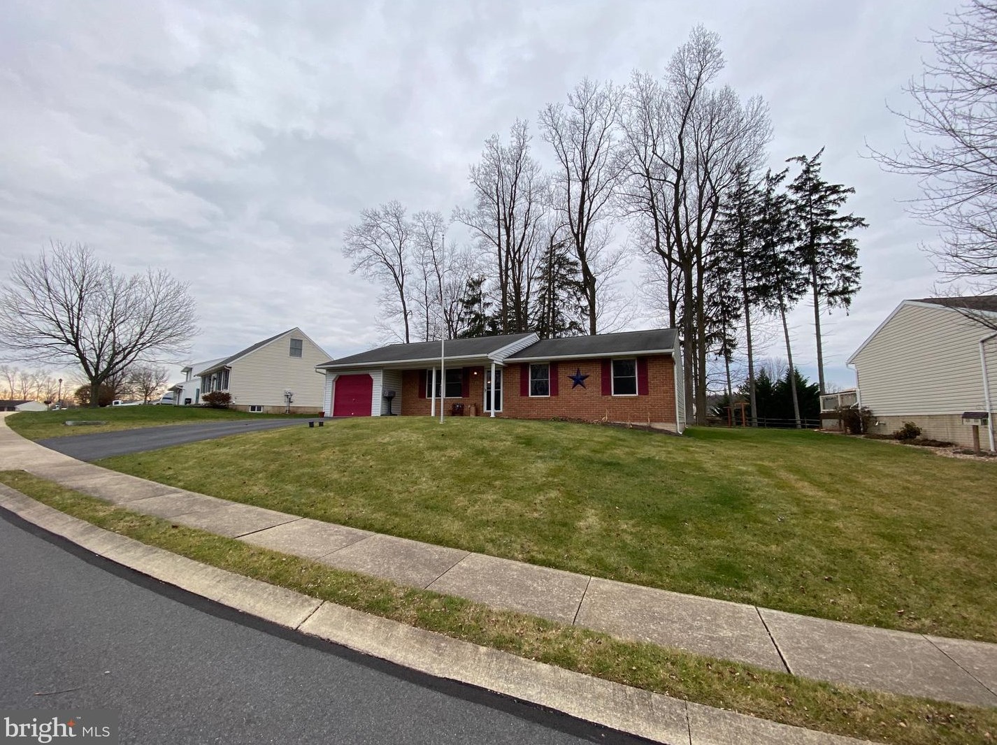 14 Thistle Dr, Fivepointville, PA 17517