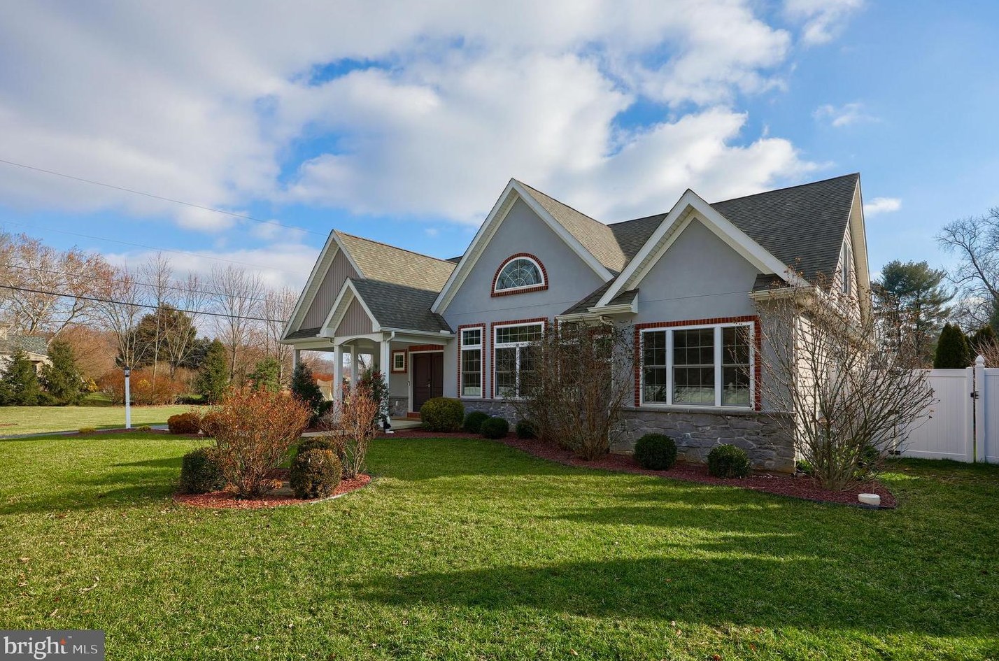 25 Stonegate Xing, Lancaster, PA 17601