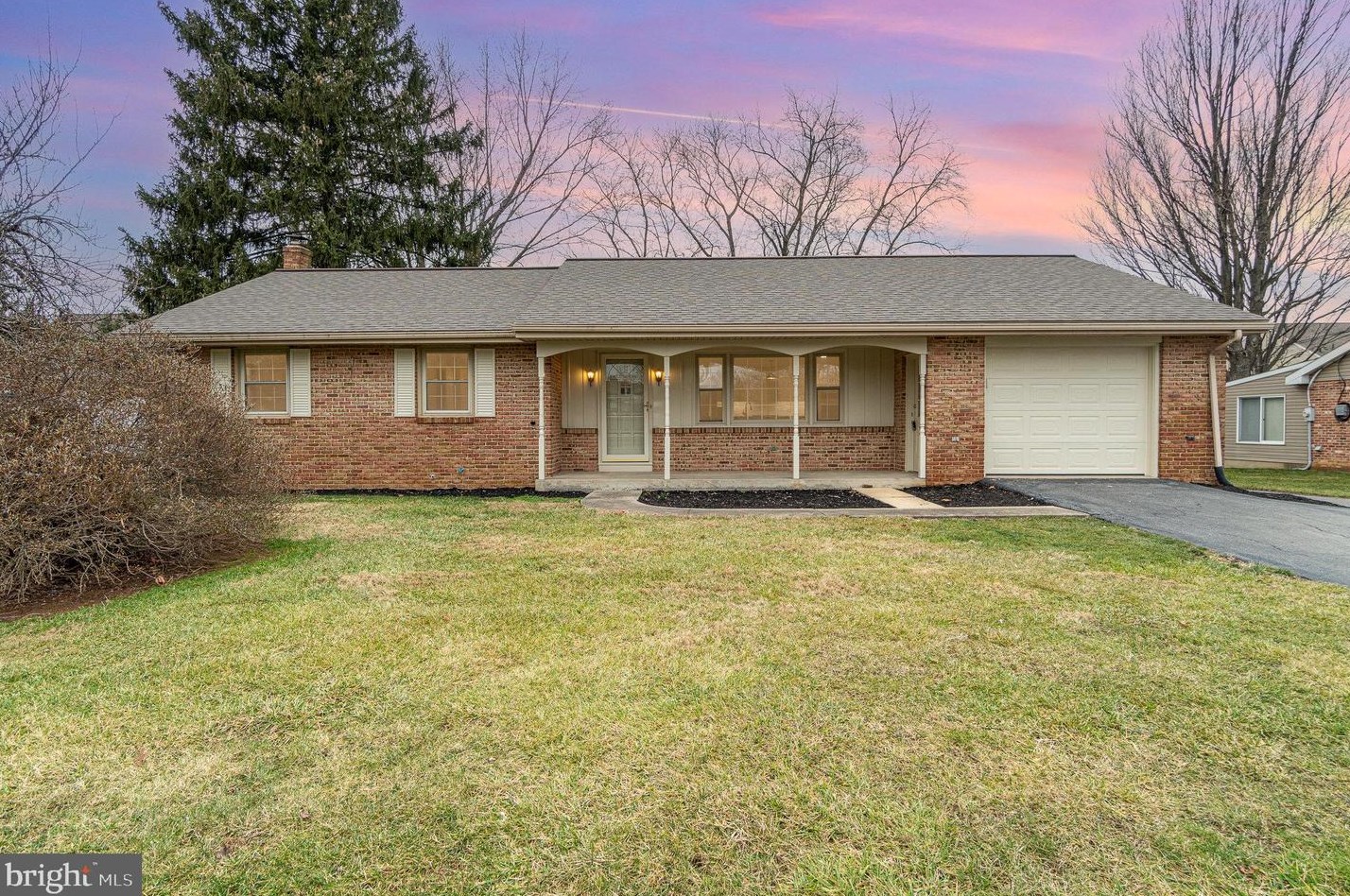 820 View Ave, Old Line, PA 17545-2335