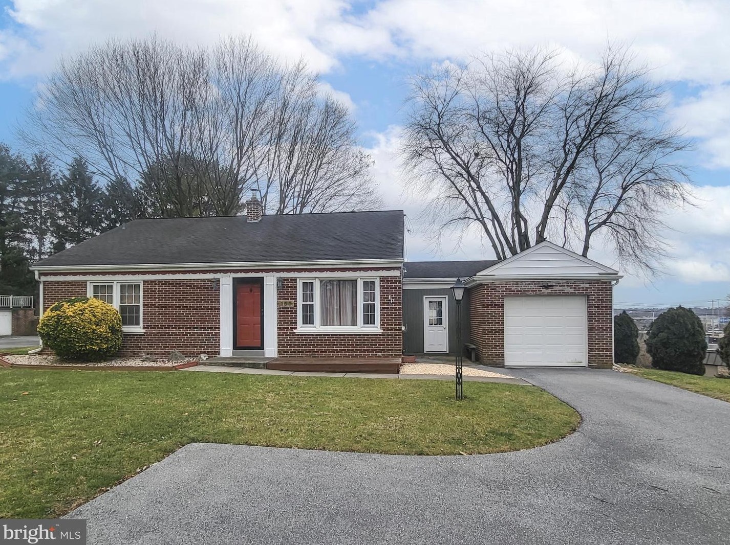 150 W Roseville Rd, Lancaster, PA 17601