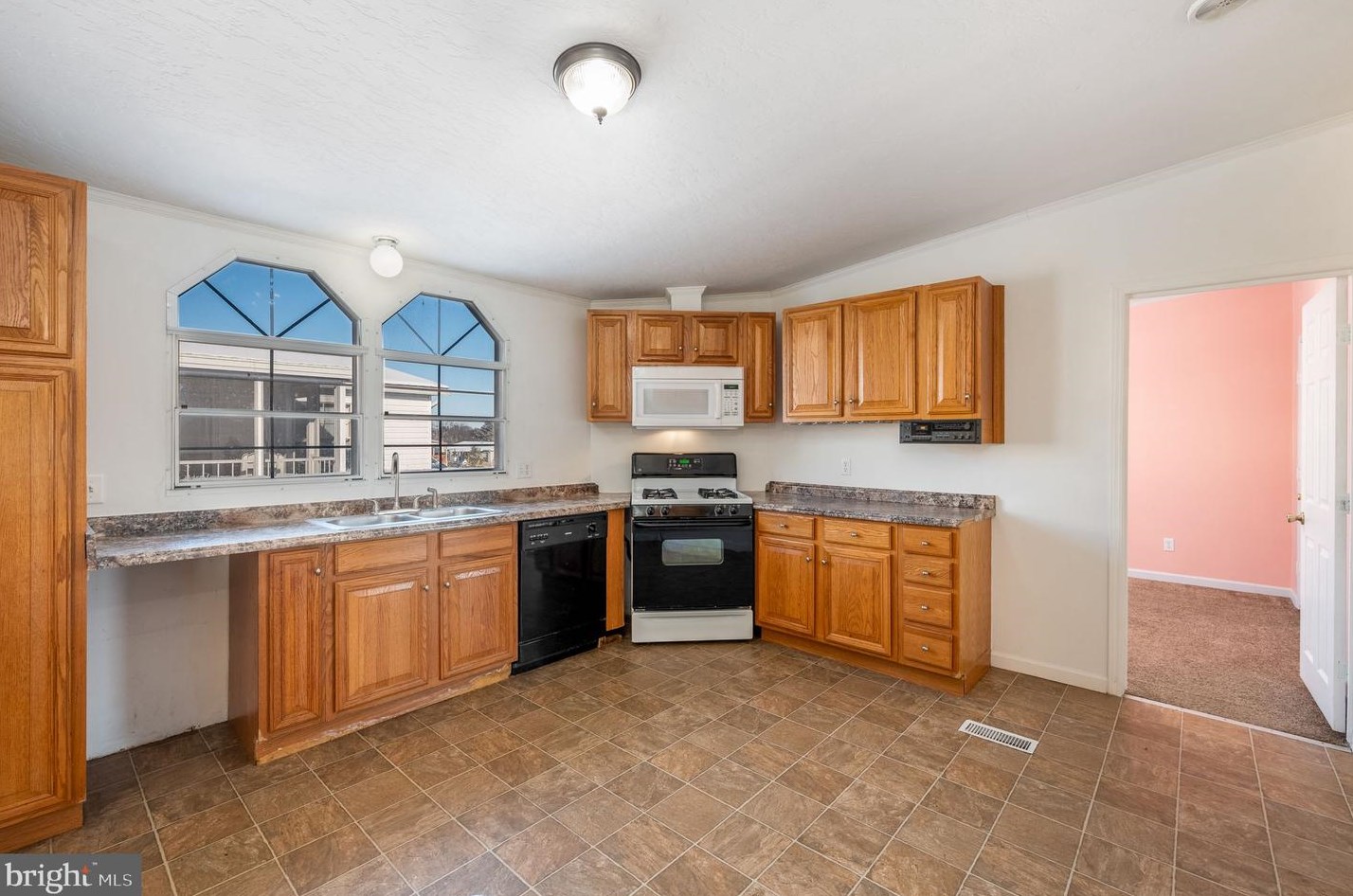 211 Fawn Meadow Xing, Lancaster PA  17603-2193 exterior