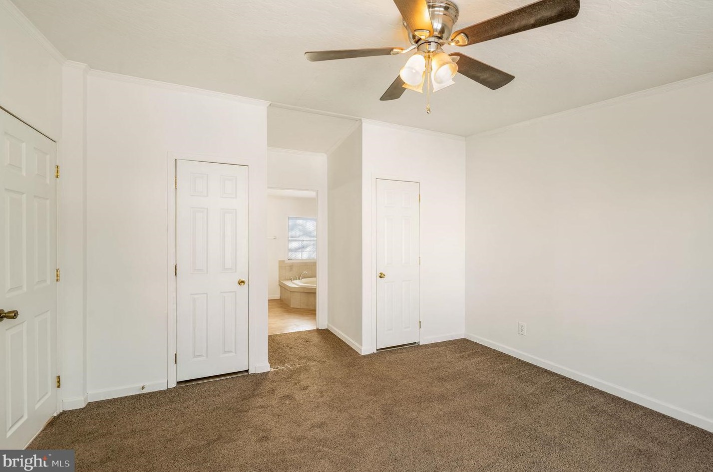 211 Fawn Meadow Xing, Lancaster PA  17603-2193 exterior