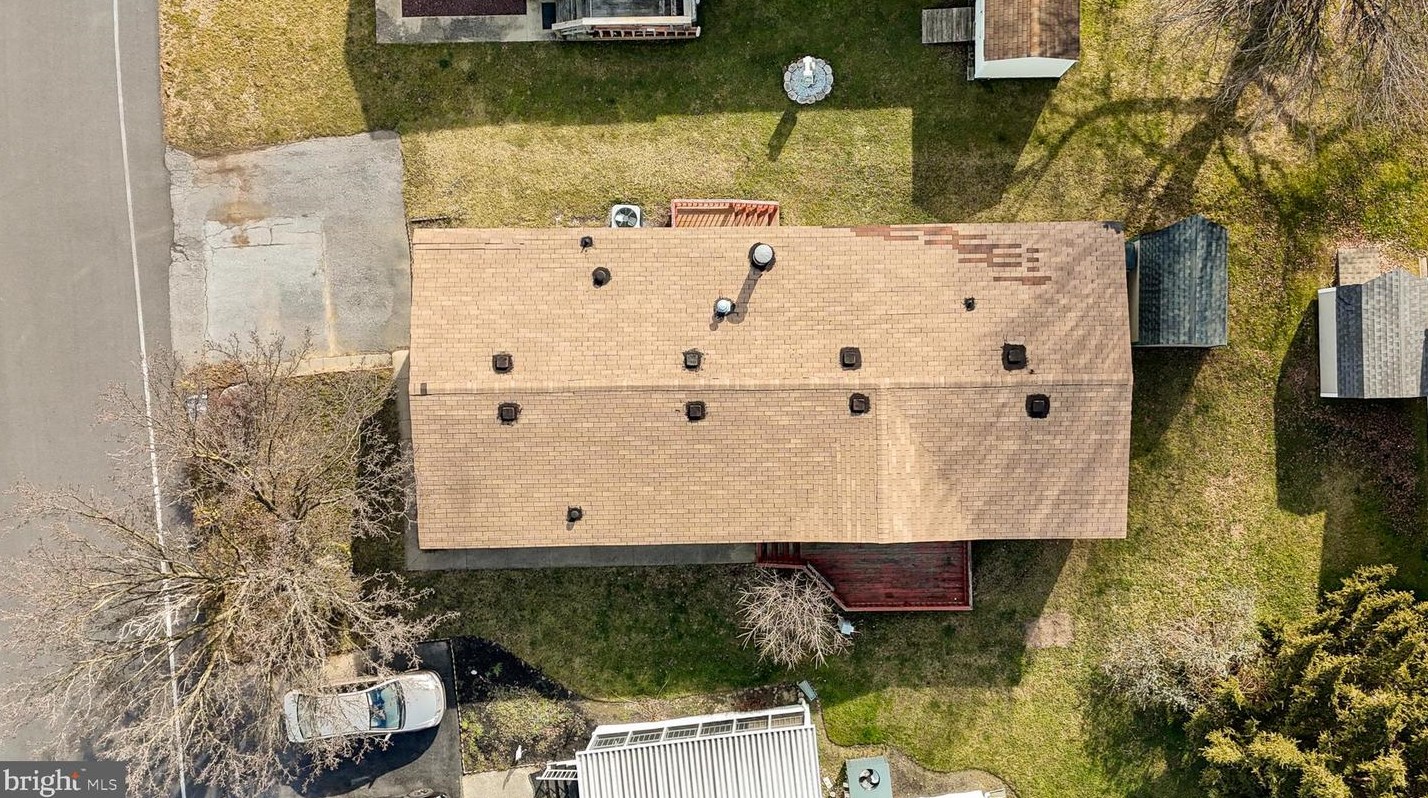 211 Fawn Meadow Xing, Lancaster PA  17603-2193 exterior