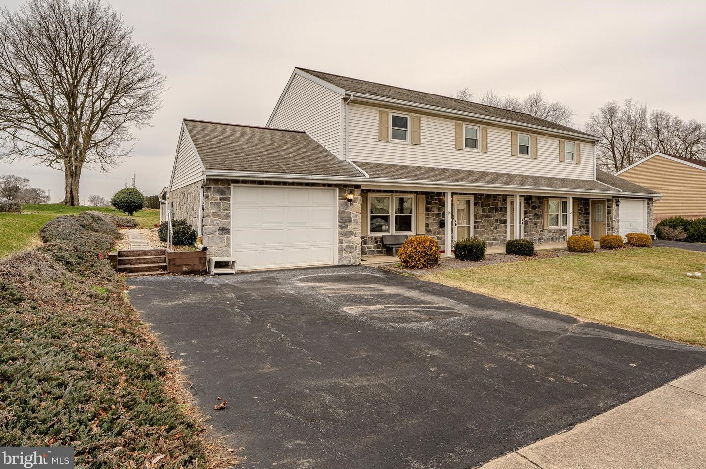 8 Oriole Dr, Ephrata, PA 17522