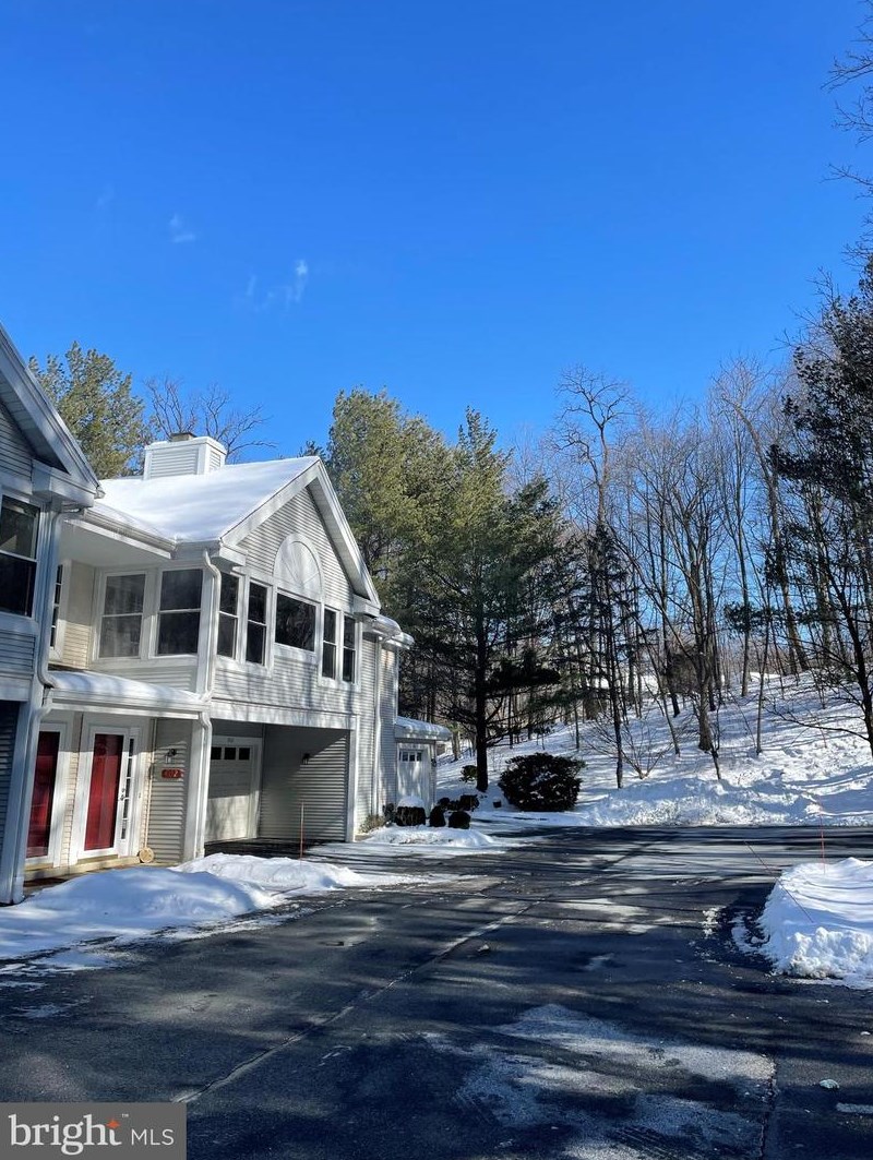 401 Country Place Dr, Lancaster, PA 17601-1787
