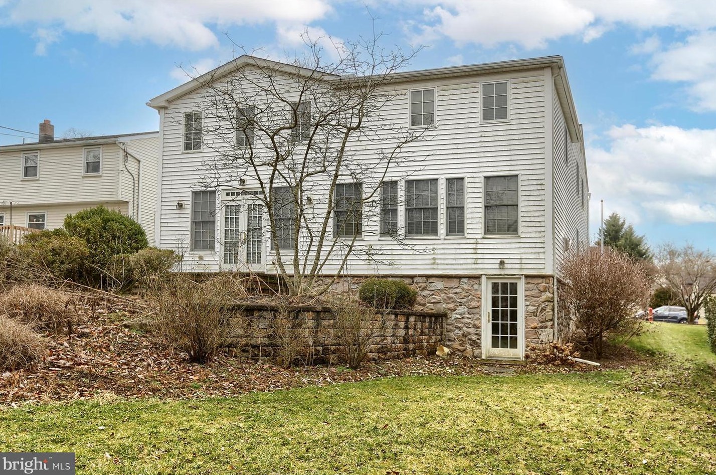 1533 Robert Rd, Lancaster PA  17601-5632 exterior