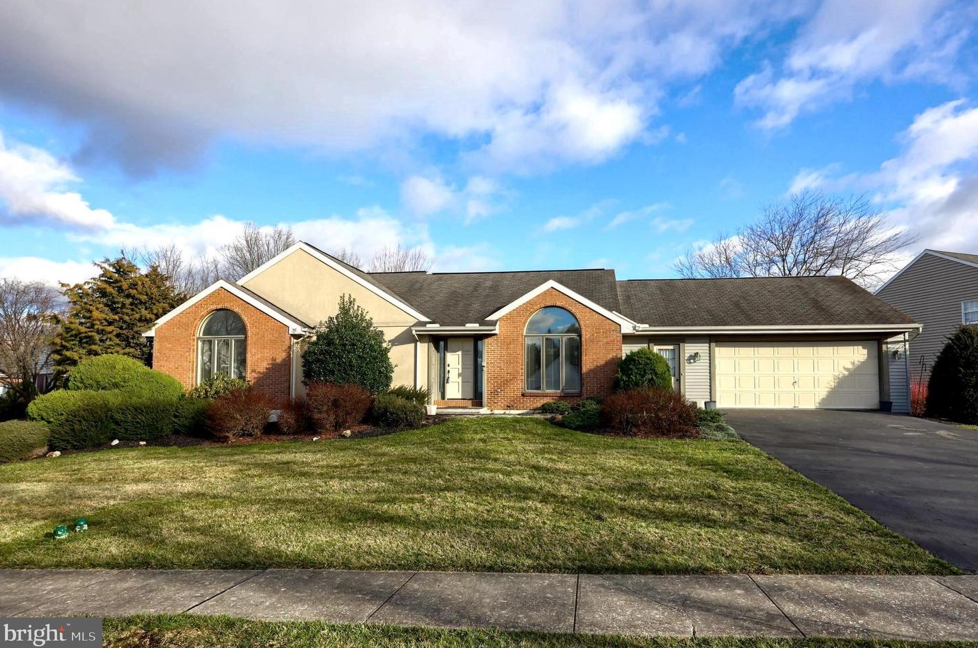94 Magnolia Dr, Bareville, PA 17540