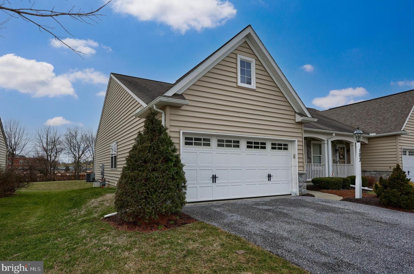 103 Waypoint Dr, Lancaster, PA 17603