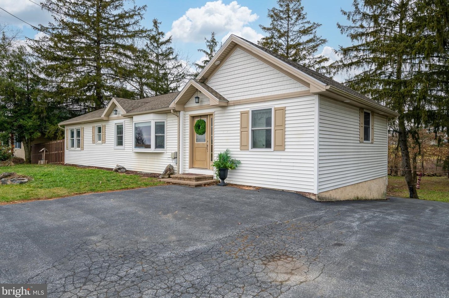 6124 Elizabethtown Rd, Old Line, PA 17545