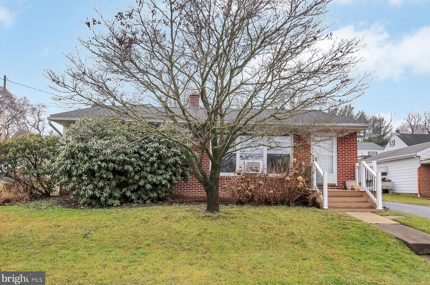 414 E New St, Mountville, PA 17554