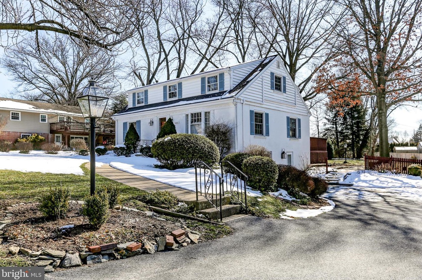 840 Hillaire Rd, Lancaster, PA 17601-2262