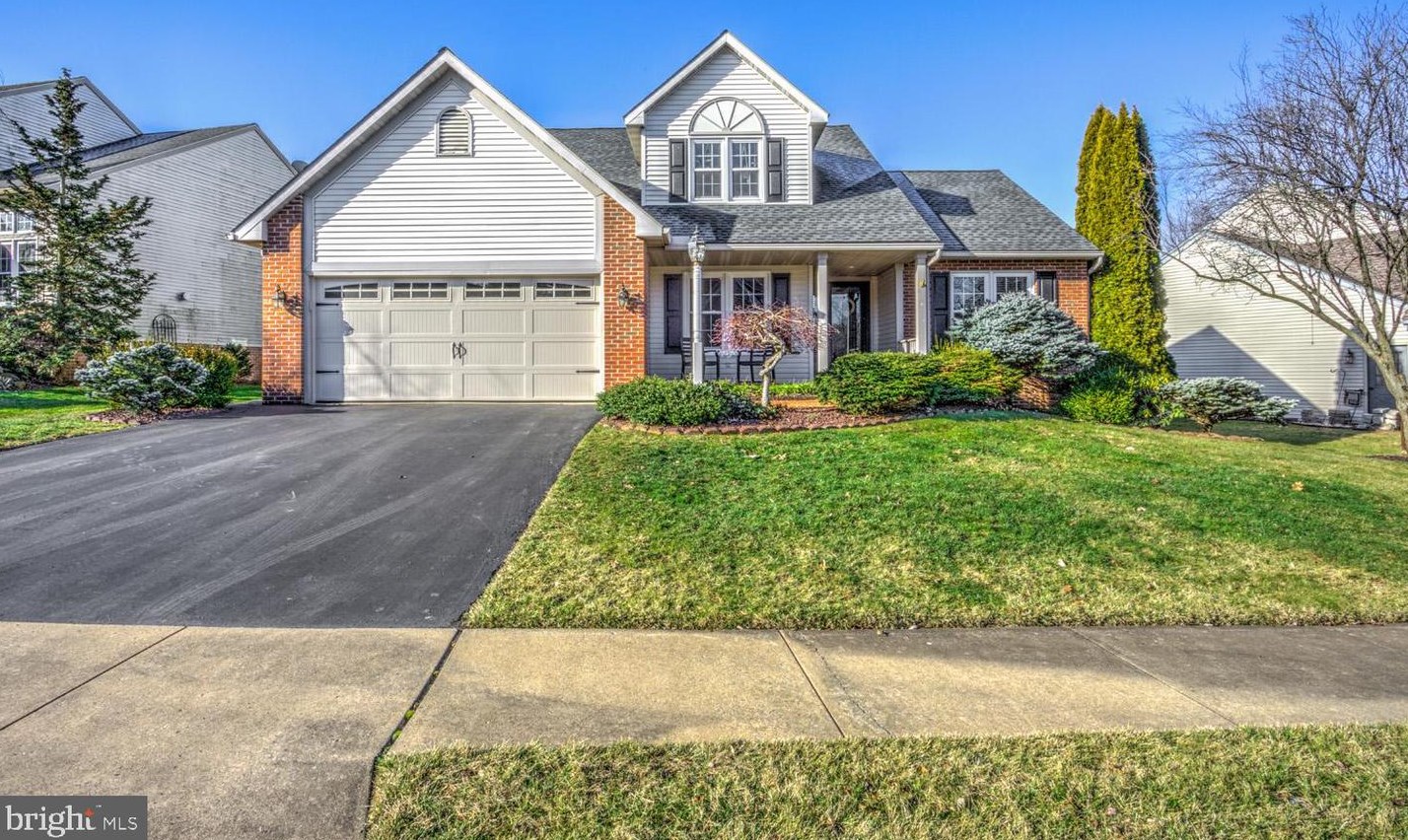 33 School Ln, Schoeneck, PA 17578