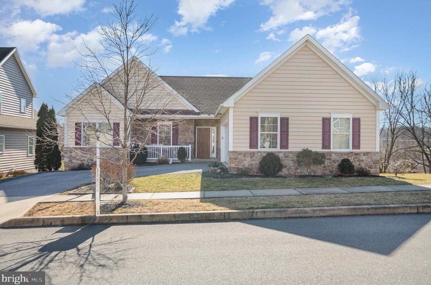 572 Prince George Dr, Lancaster, PA 17601-8800