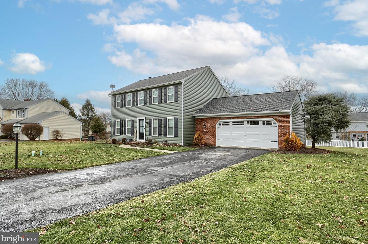 1317 Crownvetch Dr, Landisville, PA 17538