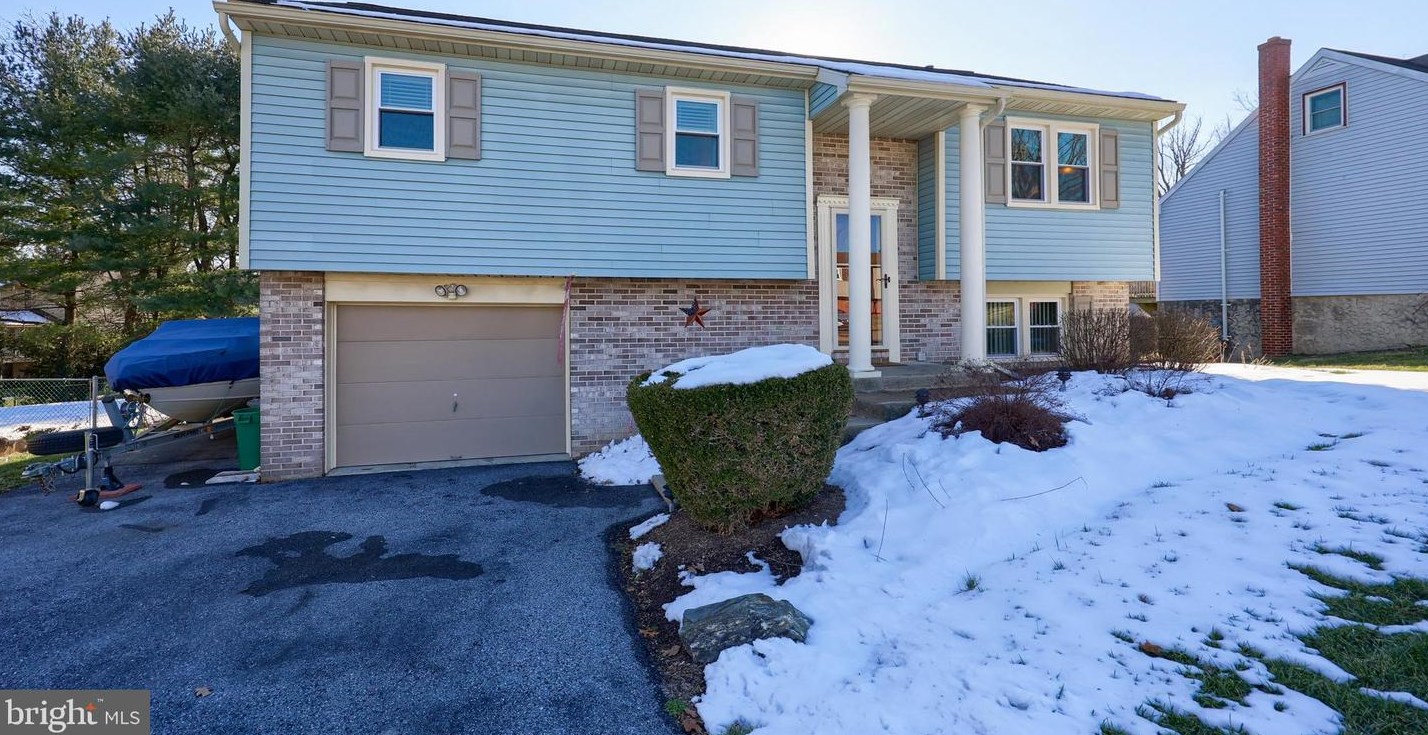 4 Yardley Grn, Lancaster, PA 17603-9304