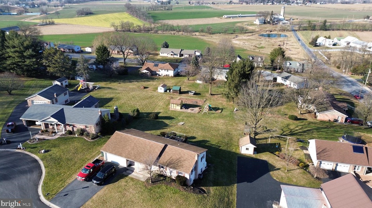 23 Michelle Dr, Ephrata, PA 17522-9765