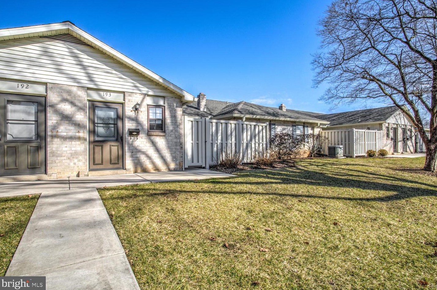 193 Valleybrook Dr, Lancaster, PA 17601