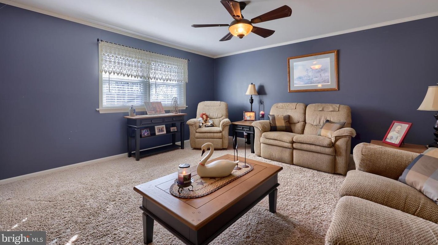 379 Summit Dr, Kinderhook, PA 17512-9746
