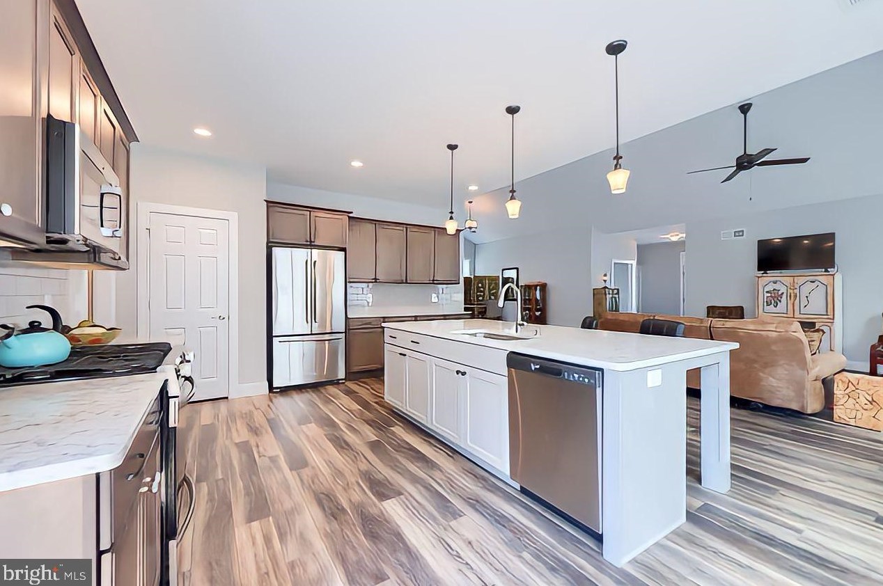 412 Constitution Dr, Ephrata PA  17522 exterior