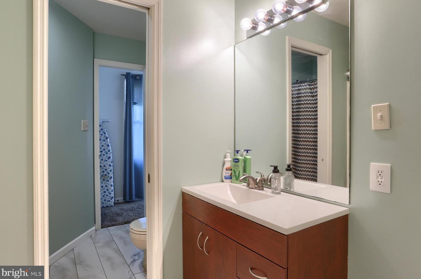 12 Townsend Ct, Lancaster PA  17603-6797 exterior