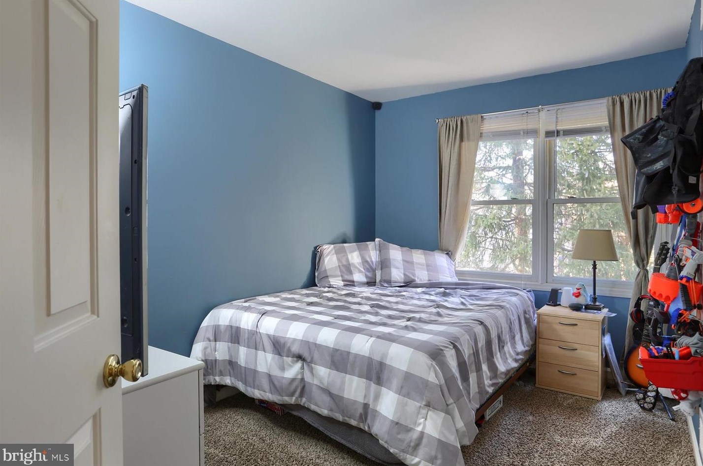 12 Townsend Ct, Lancaster PA  17603-6797 exterior